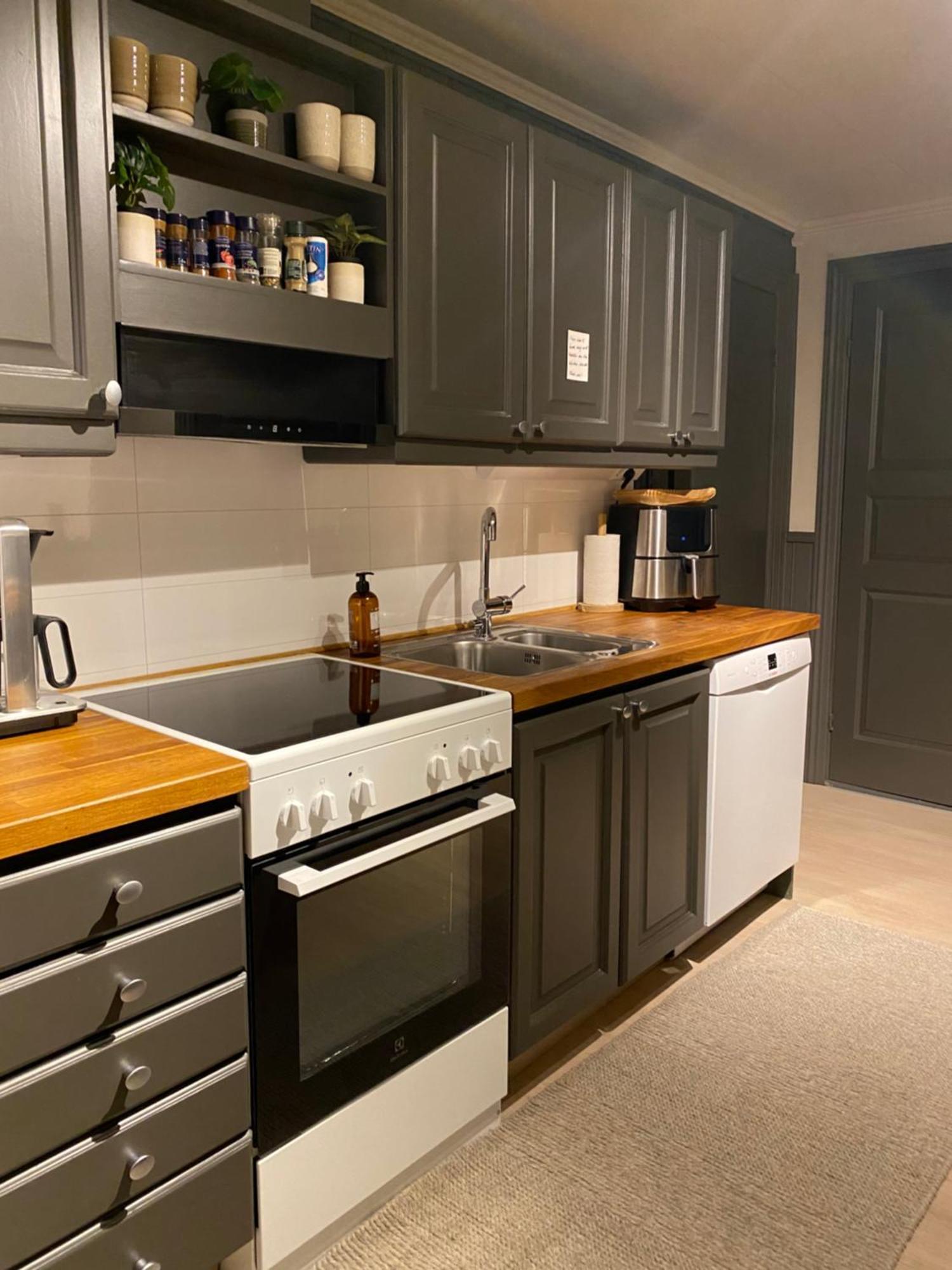 Vakker Og Romslig Pa Kvaloysletta Appartement