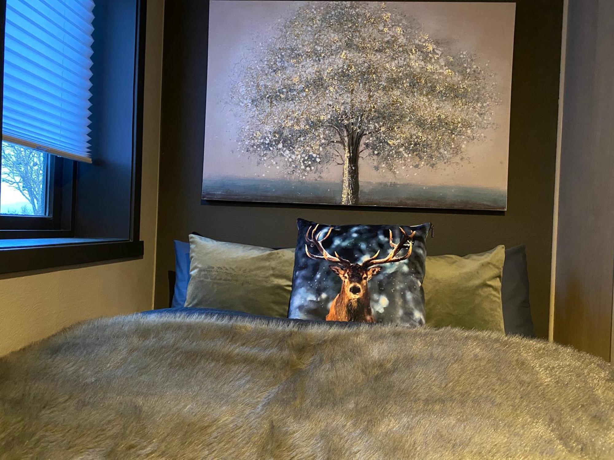 Vakker Og Romslig Pa Kvaloysletta Appartement